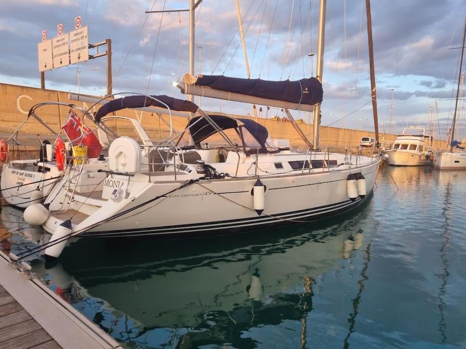 Velero Monia Ξενοδοχείο Βαλένθια Εξωτερικό φωτογραφία